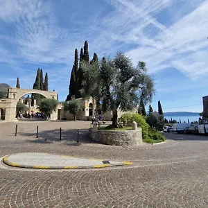 Al Vittoriale Da Maja Apartment